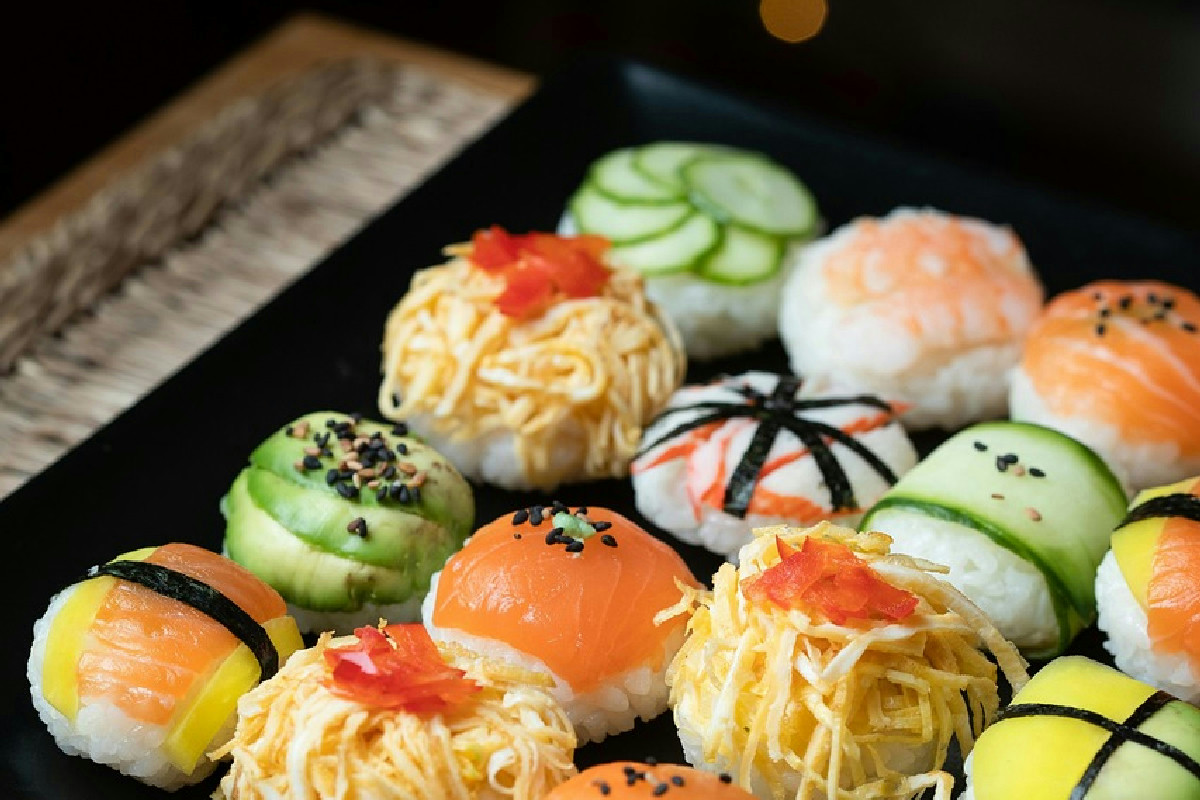 Nel 2025 la tavola cambia stile: piatti e abbinamenti fuori luogo nelle nuove mode culinarie