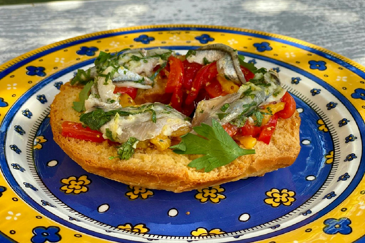 Alici al forno croccanti: la ricetta semplice e veloce che piace a tutta la famiglia