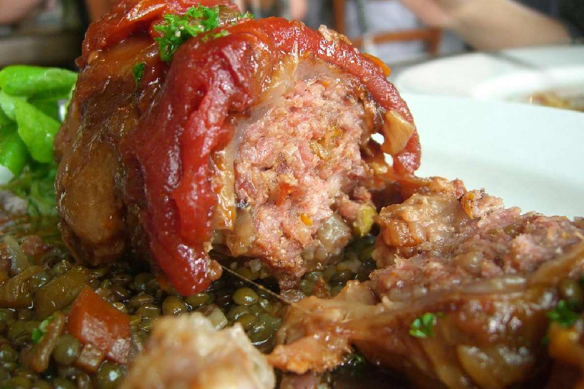 Ami i sapori tradizionali? Ecco cosa distingue il cotechino dallo zampone in cucina ogni festa