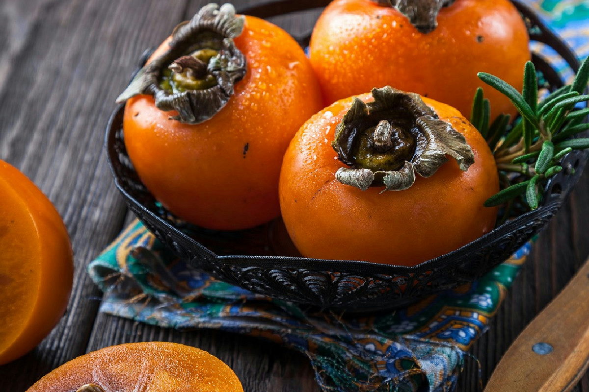 I benefici del cachi nella dieta: 6 motivi per aggiungerlo al benessere settimanale