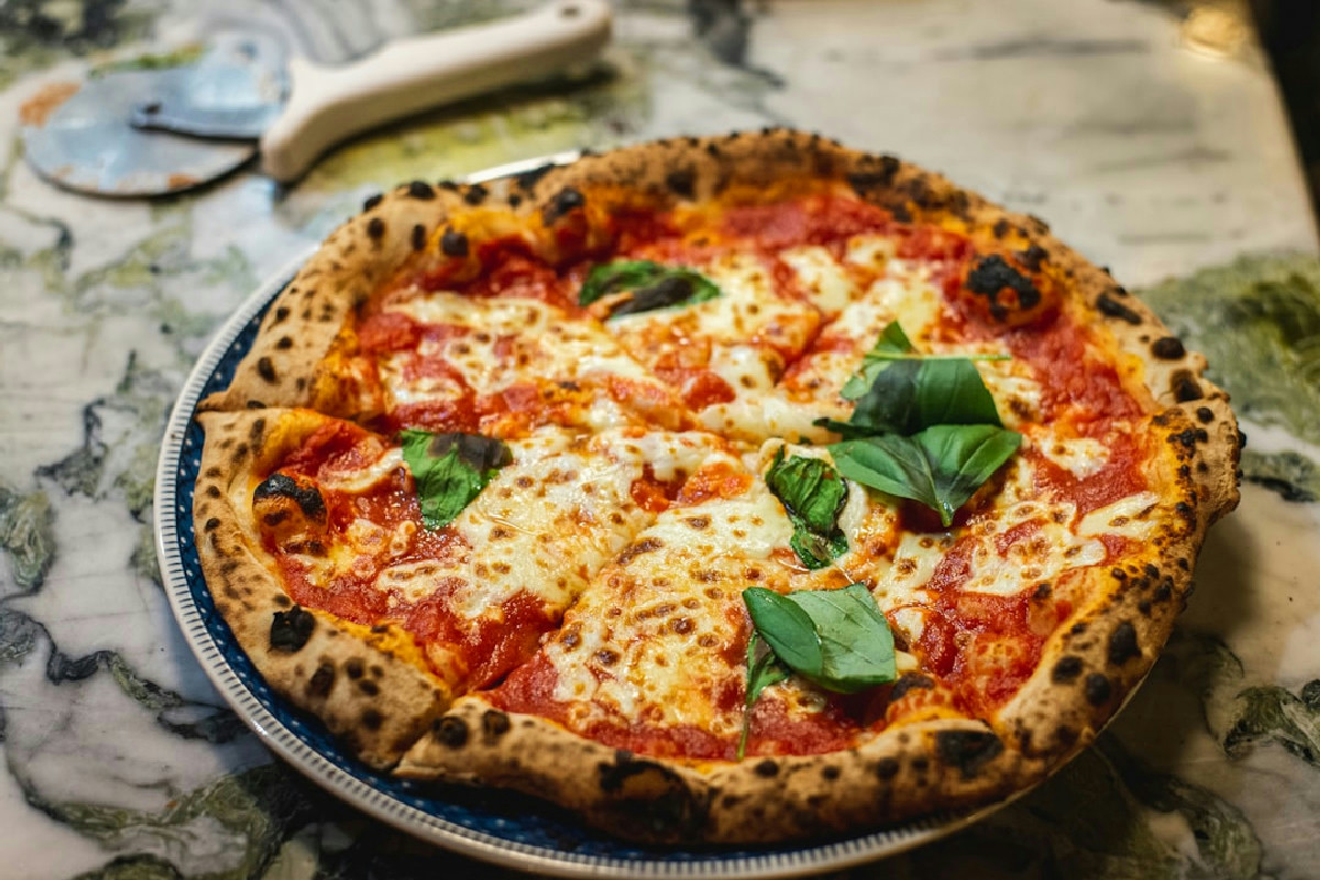 Pizza: scopri le città italiane dove il conto è più salato, Milano non è la più cara