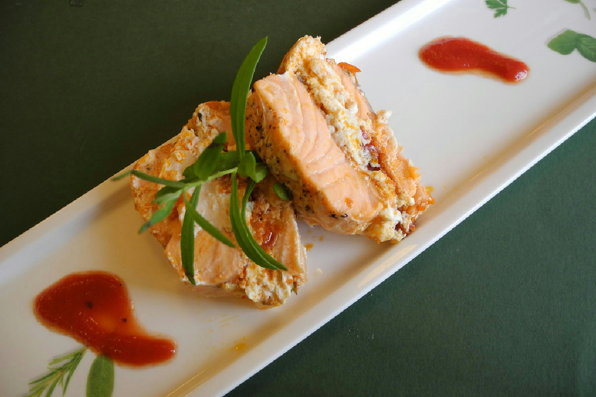 Quando l’arrosto incontra i datteri, nasce un piatto rustico dai sapori d’altri tempi da non perdere