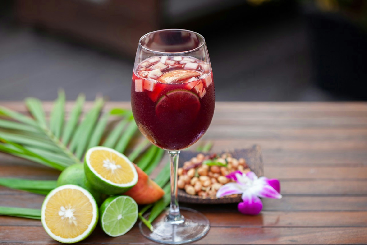 La sangria natalizia perfetta per le feste: il brindisi che riscalda ogni serata in famiglia