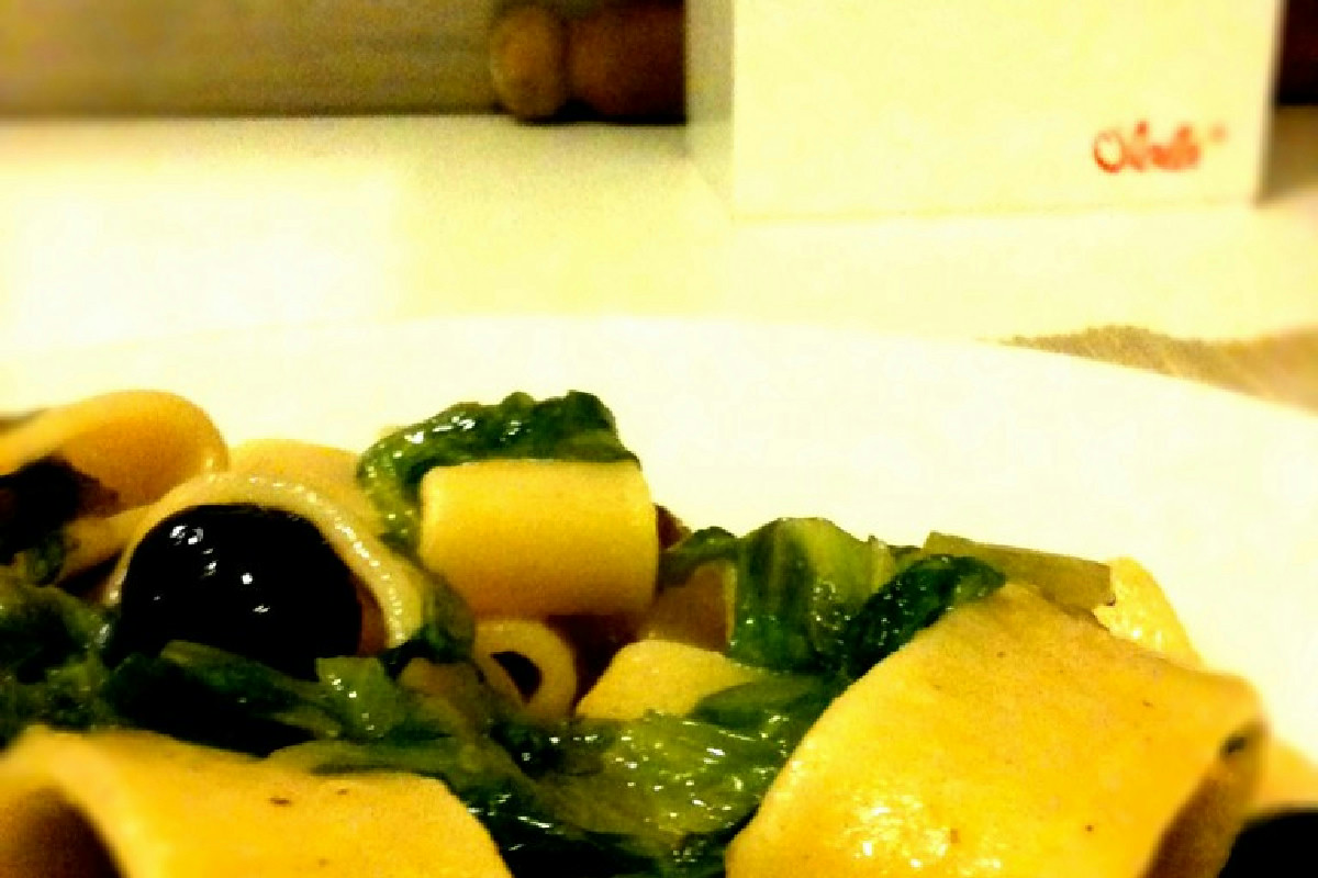 Scarola saltata in padella: il contorno napoletano che dona sapore e allegria a ogni tavola