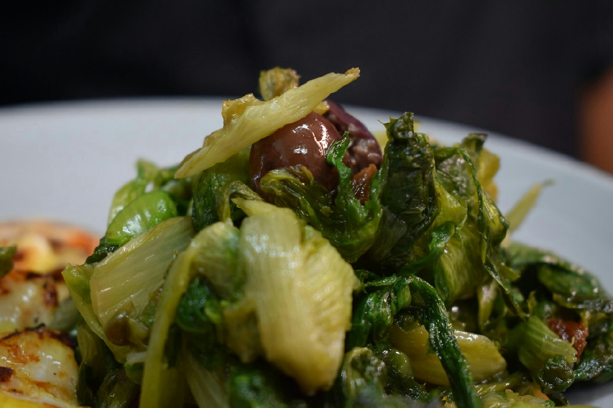 Scarola saltata in padella: il contorno napoletano che dona sapore e allegria a ogni tavola