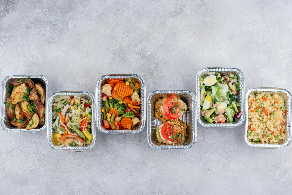 Se il pranzo resta caldo puoi conservarlo in contenitori aperti, scopri il trucco per mantenerlo come appena fatto