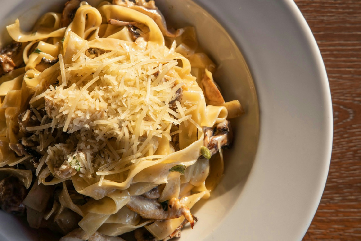 Tagliatelle ai funghi porcini freschi: la ricetta cremosa perfetta per l'autunno in tavola