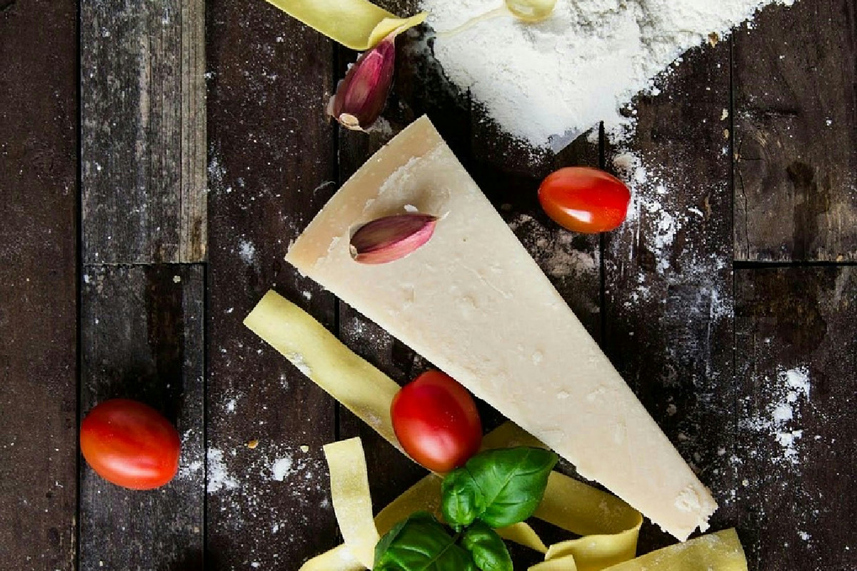 La torta pomodoro e parmigiano che sparisce dalla tavola: ecco perché piace così tanto agli ospiti