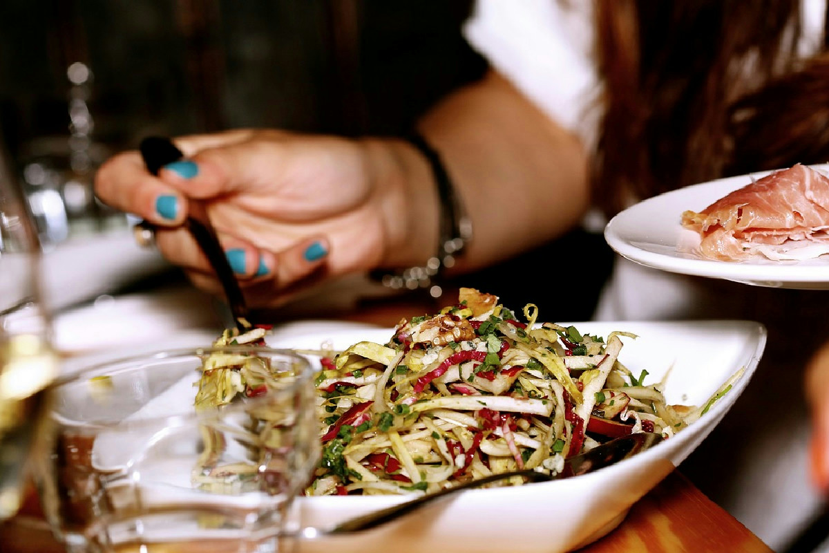 Staccare la spina con cibo, incontri e viaggi: esperienze che rigenerano corpo e mente in pochi giorni